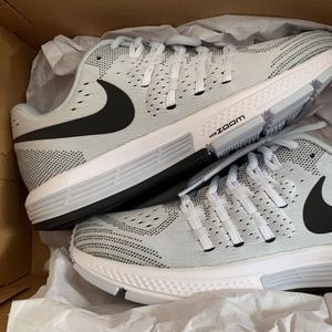 Nike women's size 8 Zoom Vomero Running Sneakers